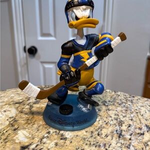 Donal Duck Disney Hockey Player - bobble head